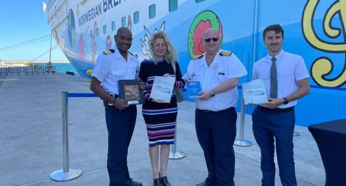 El Puerto de Valencia recibe por primera vez al crucero Norwegian Breakaway