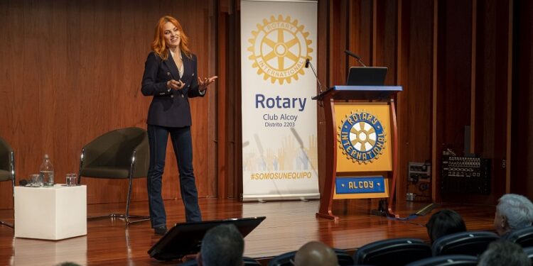 El Rotary Club Alcoy aborda los valores en el mundo empresarial