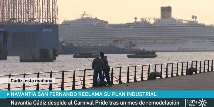 El crucero "Carnival Pride" abandona el astillero de Cádiz