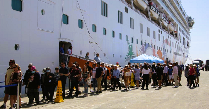 El crucero Norwegian Star repite escala en el Puerto de Motril con más de 3.000 ocupantes a bordo