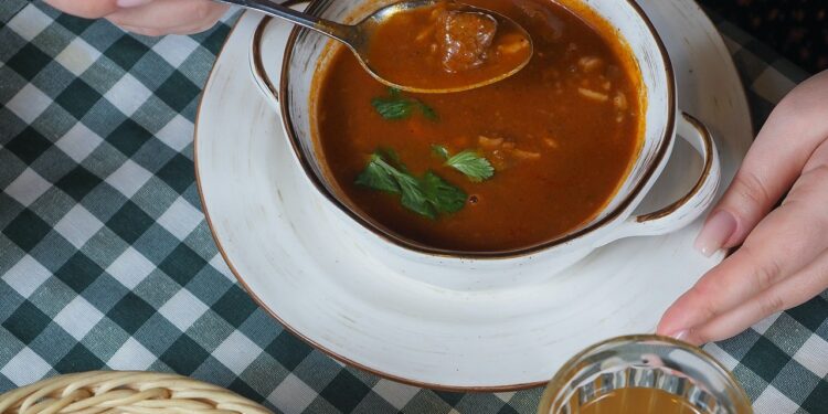 El mito de la sopa Windsor y la realeza británica (o por qué no está en el menú de coronación de Carlos III)