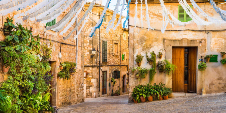 El pueblo más bonito al que viajar en junio está en Mallorca