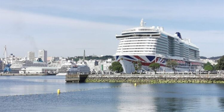 El puerto de A Coruña acoge una triple escala de cruceros