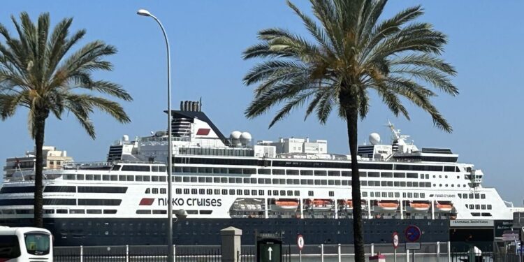 El puerto de Cádiz despide la temporada alta de cruceros con el Vasco da Gama