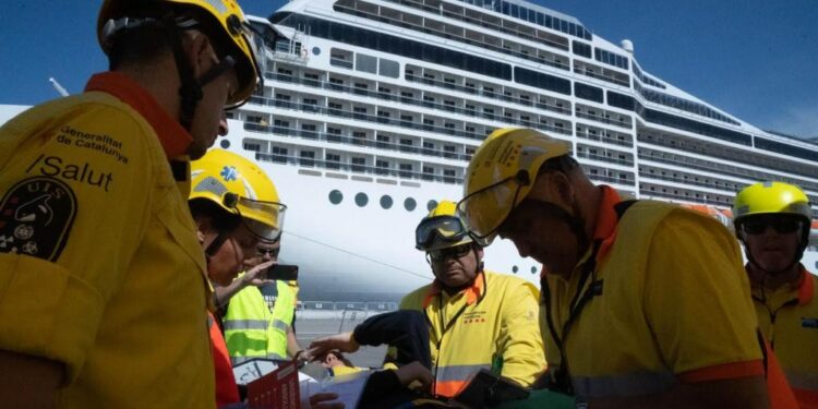 El puerto de Tarragona organiza un simulacro de incendio con heridos en un crucero