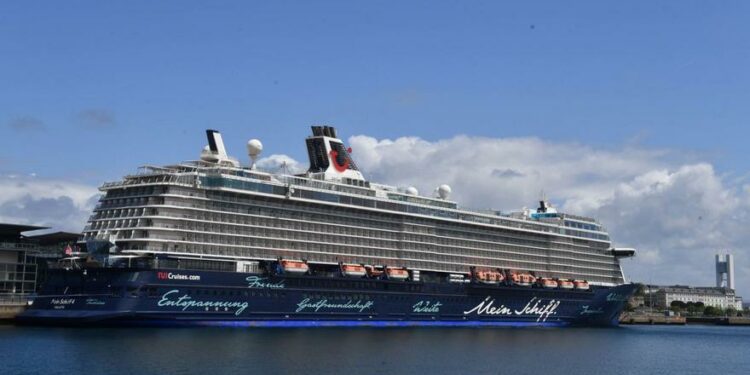 El ‘Mein Schiff 4’, una de las 18 escalas de cruceros que llegarán al puerto de A Coruña en mayo