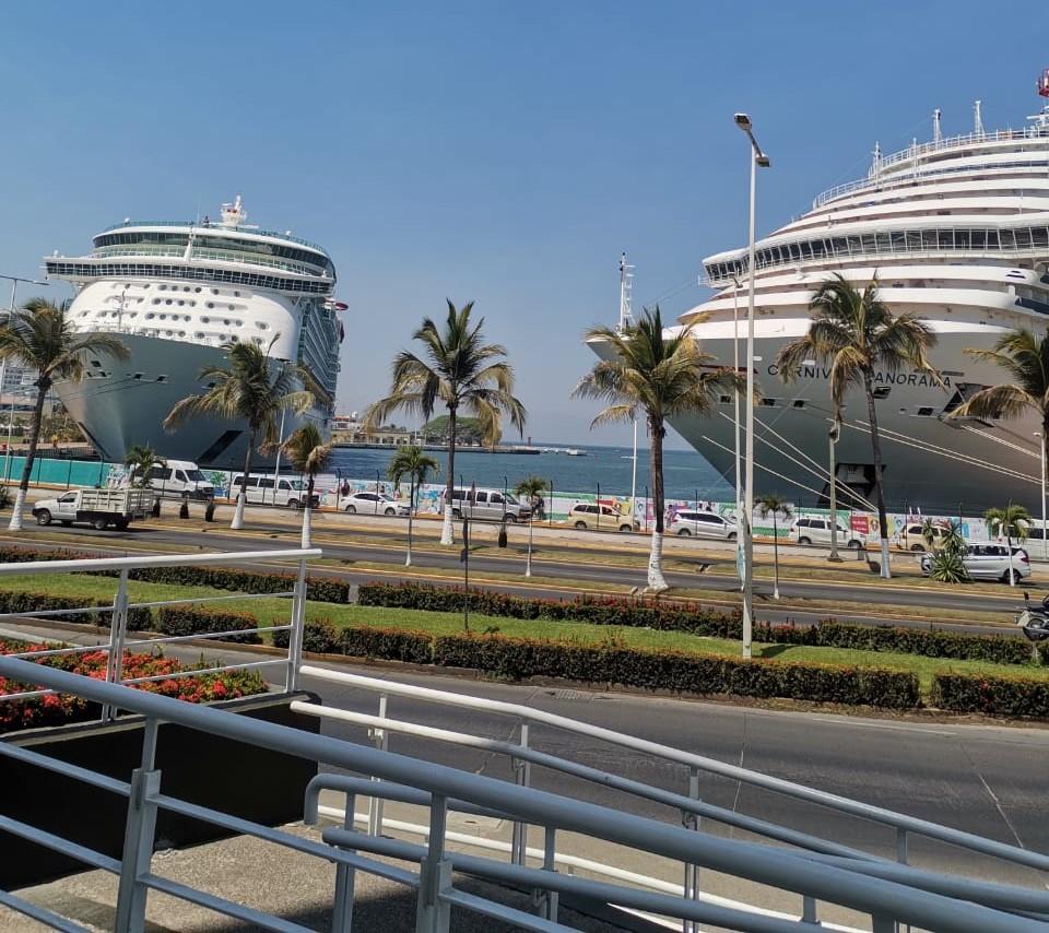Cruceros internacionales pernoctan en Vallarta