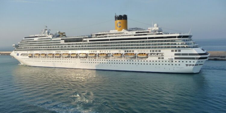 Barco de Costa Cruceros