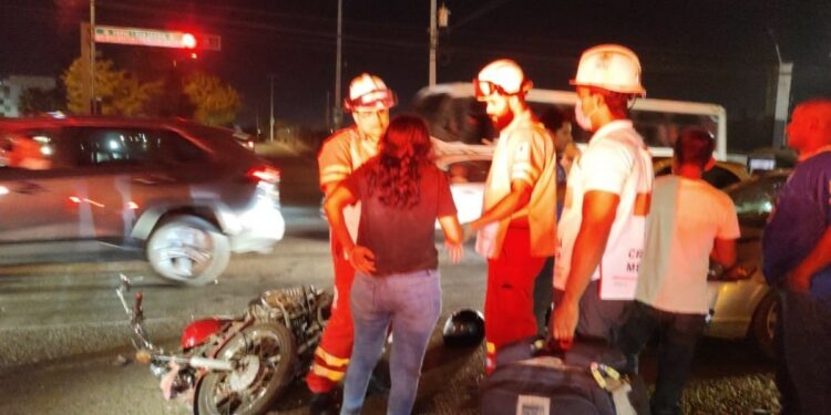 Es embestida pareja que viajaba en moto en Mazatlán, Sinaloa