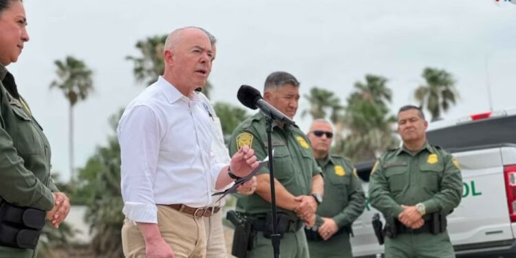 Evalúa secretario Mayorkas la situación migratoria en la frontera sur - ADN