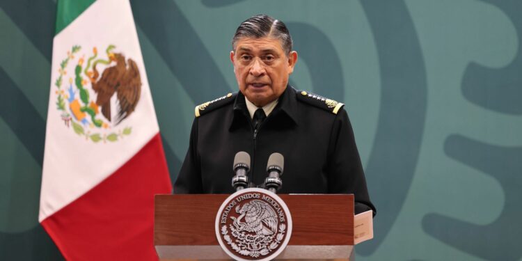 General Sandoval niega vacaciones; son viajes oficiales, asegura