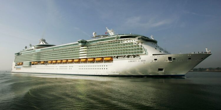 Guardia Costera cancela búsqueda de adolescente de Louisiana que cayó por la borda en un crucero por un reto, según informes