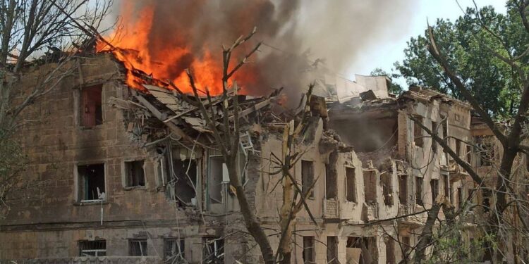 Guerra Ucrania - Rusia: últimas noticias en directo | Al menos dos muertos y 31 heridos en un ataque ruso contra un hospital de Dnipró | Internacional