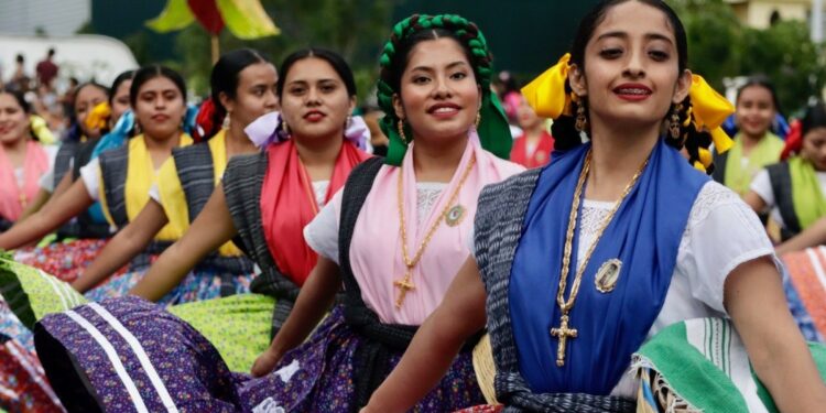 Guía de viaje para experimentar la Guelaguetza en Oaxaca