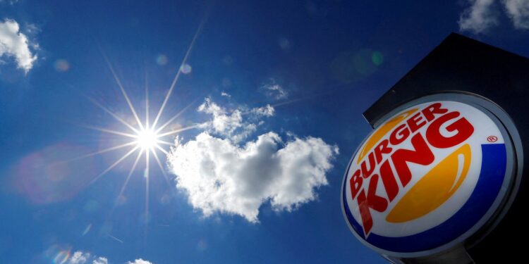 Hombre recibe indemnización de $7.8 millones de dólares tras resbalar en un Burger King