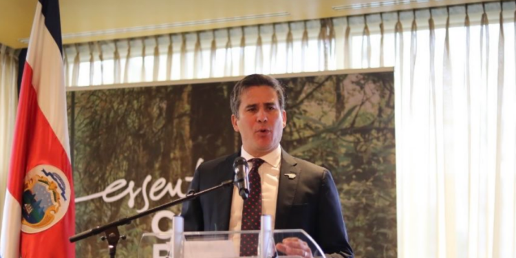 Jerarca de Comex alcanza veintena de viajes, ahora anda en Puerto Rico