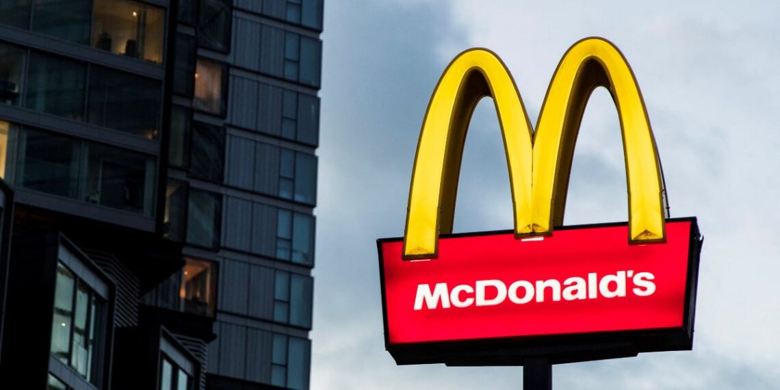 Juez culpa a McDonald's por quemaduras de una niña al comer nuggets