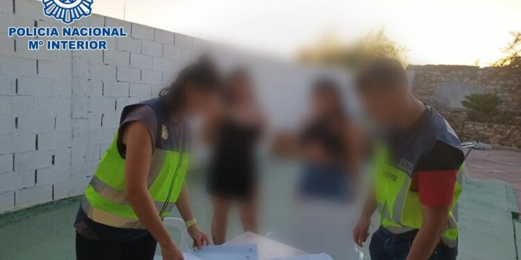 La dueña de un negocio de alimentación de La Línea empadrona a 19 migrantes ilegales