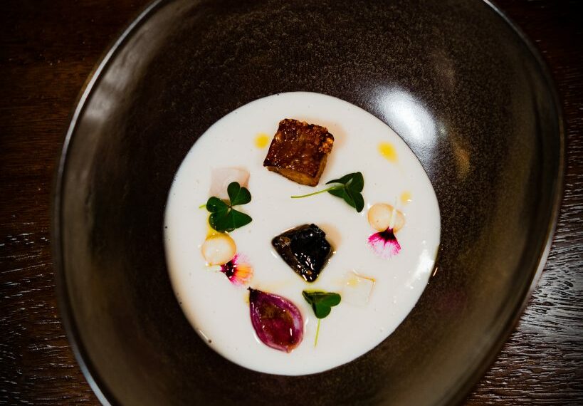 Las chefs Leo Espinosa y Tita unen sus gastronomías en una cena inolvidable en la tercera entrega de Raíces