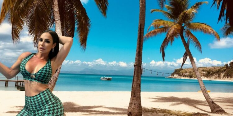 Lis Vega marca tendencia con minikini para verte fantástica en la playa durante el verano