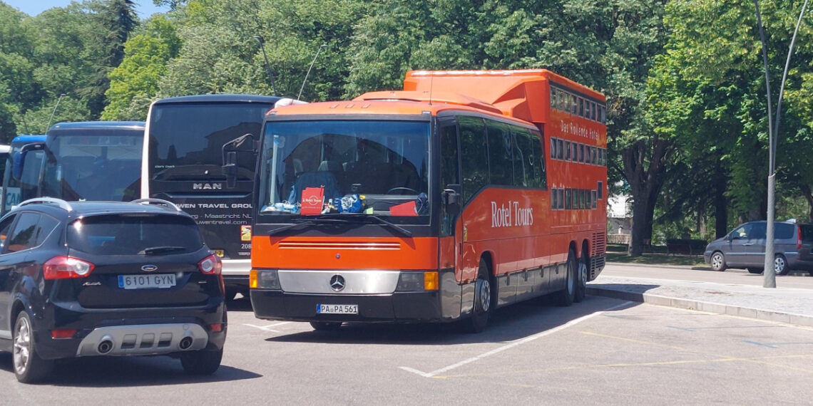 Llega el autobús hotel. El Camino de Santiago visto por la ventanilla desde Munich