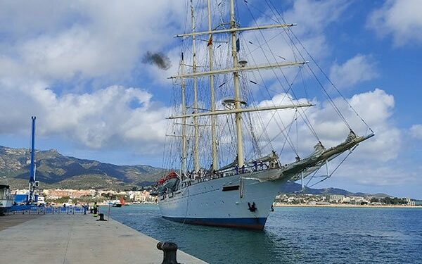 El “Star Clipper” es un velero de cuatro palos con 100 pasajeros a bordo de los cuales un 45% son alemanes y un 25% norteamericanos