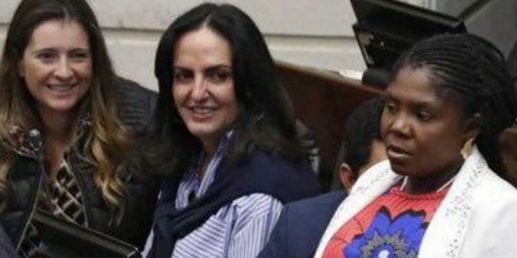 María Fernanda Cabal confrontó de nuevo a Francia Márquez por su viaje a África: “Hacerle control político al Gobierno no es racismo”