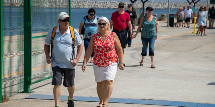Más de 27 mil turistas internacionales llegaron en crucero a Manzanillo en temporada 2022 a 2023 | AFmedios .