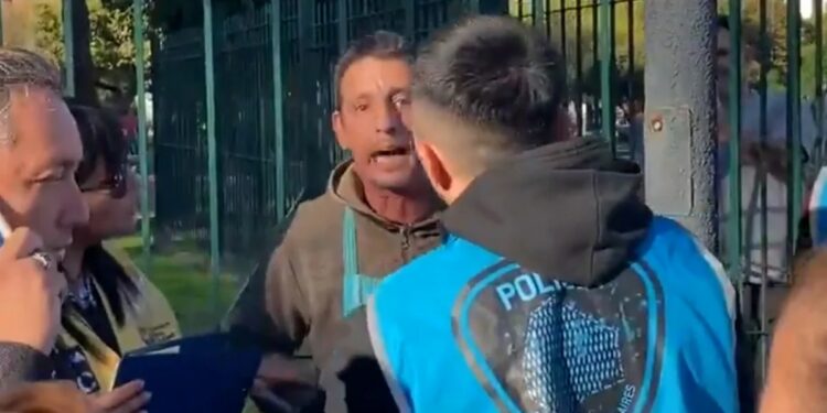 “Me sentí como un delincuente y estaba trabajando”, aseguró el vendedor de empanadas desalojado en Parque Centenario