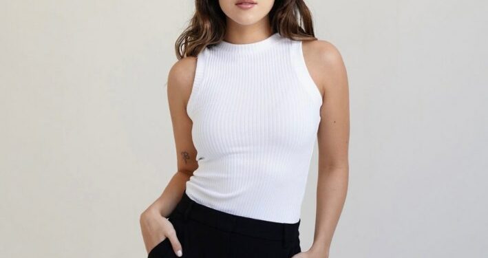 romina poza actriz mexicana isla braza