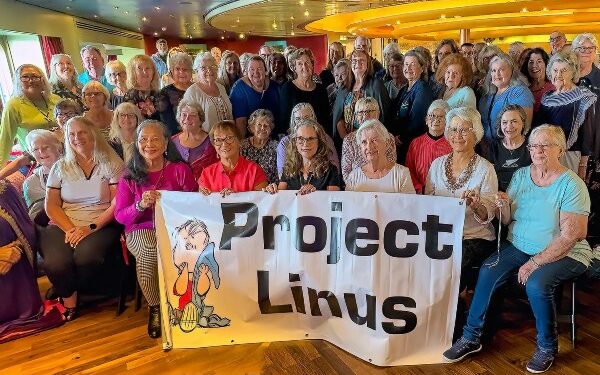 Pasajeros de cruceros donan 600 mantas a niños tras viaje mundial
