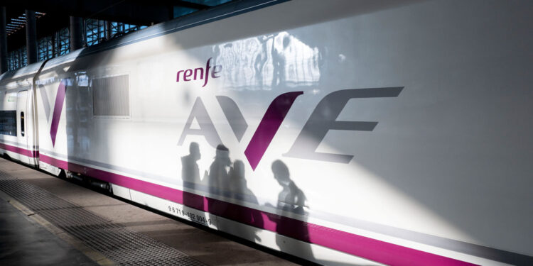 Renfe ultima nuevos contratos con las agencias de viajes tras la investigación de Bruselas