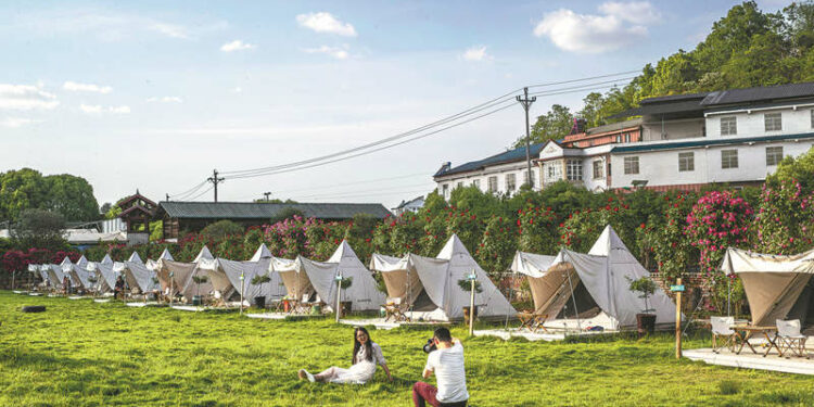 Robots y campings impulsan mejoras turísticas en medio de recuperación constante de China