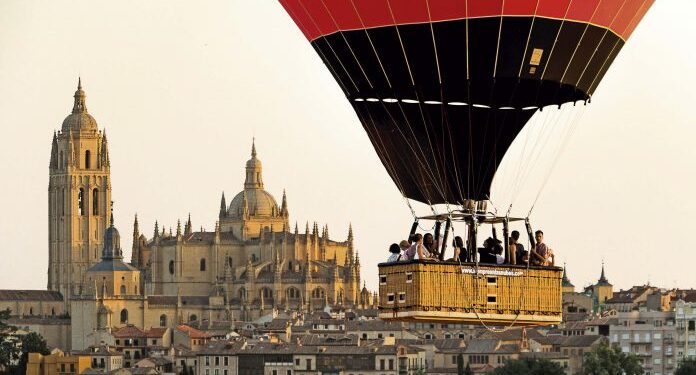 Segovia, en el top ten para viajar en globo