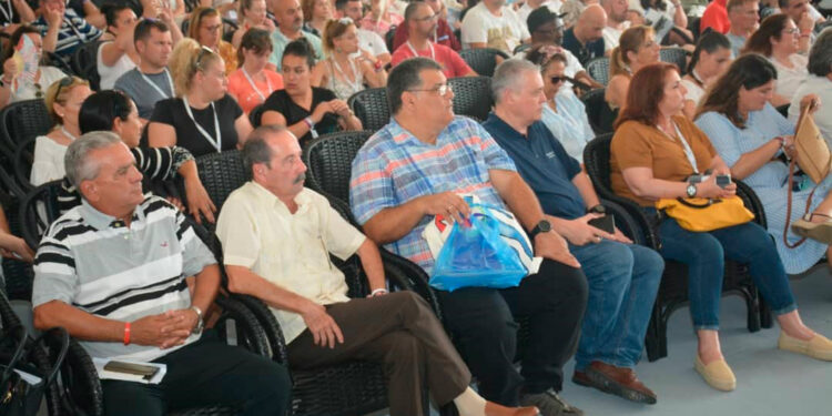 Participantes en la Macro Convención DIT Gestion, en cayo Santa María.