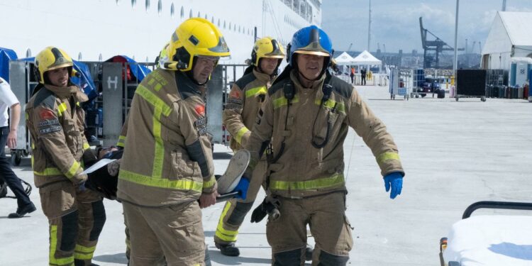 Simulacro de incendio con heridos en un crucero en el Puerto de Tarragona