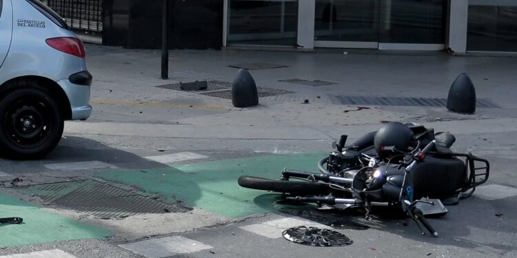 Siniestros viales y el dilema de las motos: aunque mejoró, Argentina está lejos de bajar a la mitad los muertos por accidentes