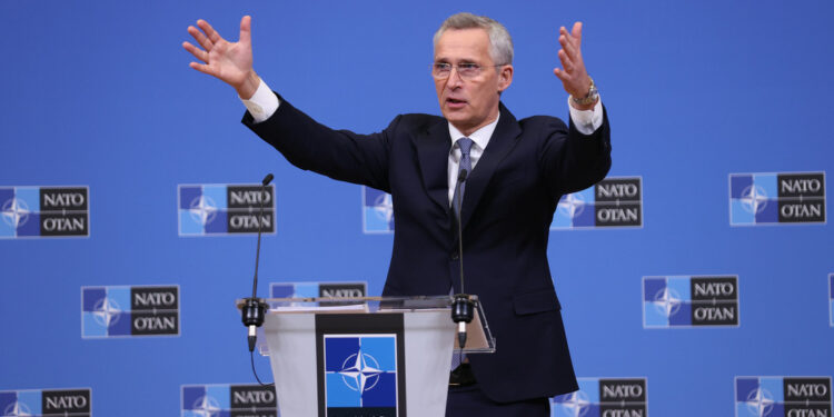Stoltenberg saluda el envío de misiles de crucero a Ucrania