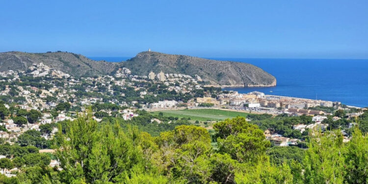 Panorámica del núcleo urbano de Moraira