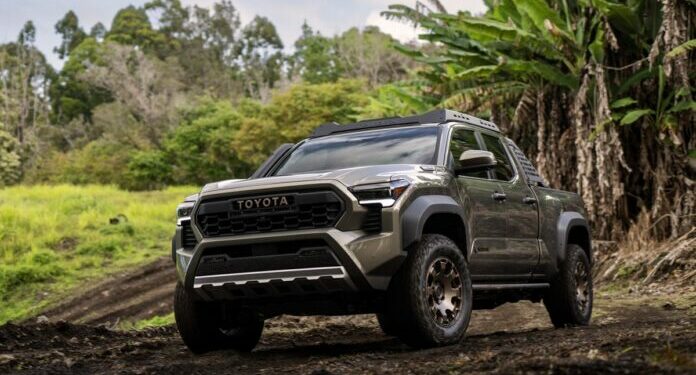 Toyota mostró, Al Fin !, la Tacoma del 2024, luego de dos décadas con la vieja generación. Todos los datos, fotos y videos