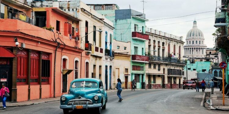 Transporte terrestre, piedra angular del turismo en Cuba