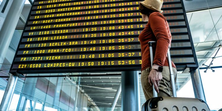 Trucos para encontrar tiquetes aéreos para viajar a mitad de año