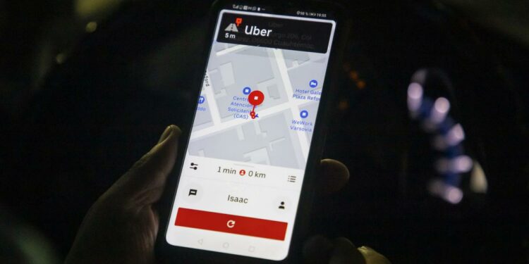 Uber lanza nuevas cuentas para menores de entre 13 y 17 años que viajan solos