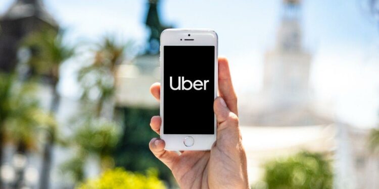 Uber ofrece viajes especiales para menores de entre 13 y 17 años que viajan solos