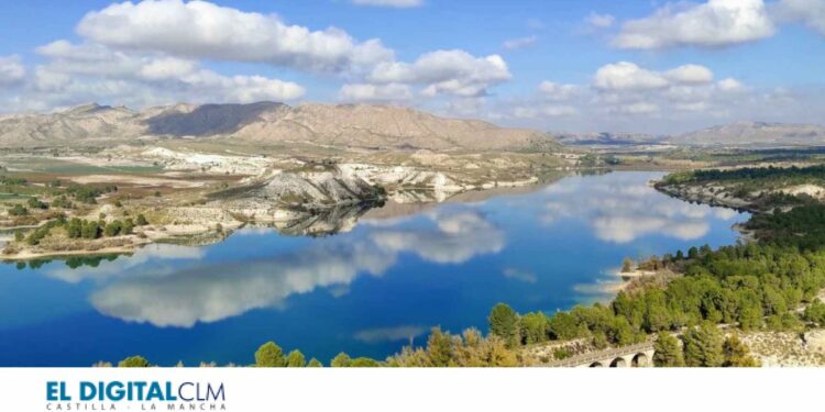 Un pueblo de Albacete proyecta el mayor parque temático del mundo entre agua, cañones y minas