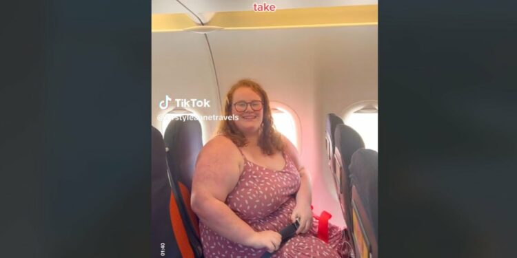 Una joven revela el truco para viajar gratis en el avión sin nadie a tu lado en el asiento: "Funciona casi siempre"