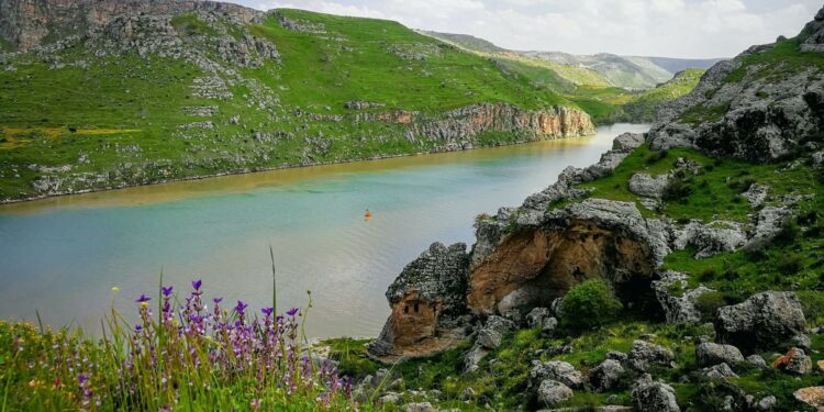 VIAJES | 5 parajes naturales con mucho encanto para visitar esta primavera (sin salir de España)