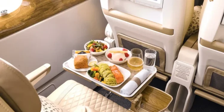 Viajar Premium Economy en Emirates ahora con espumante de Chandon — Conocedores.com