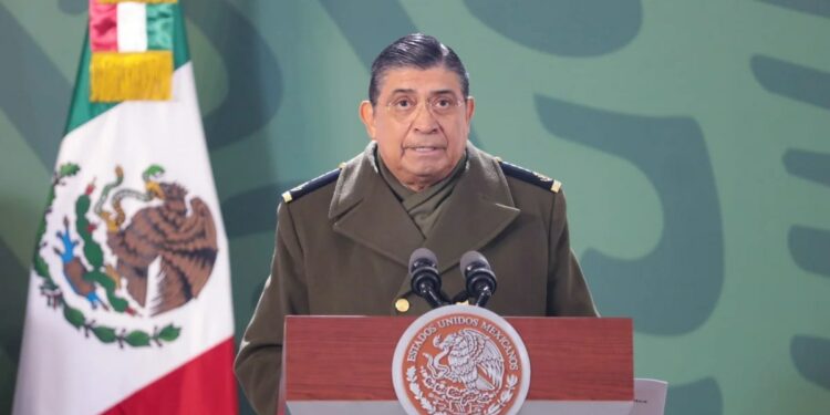 Viajes, hoteles y restaurantes: los lujos que Luis Cresencio Sandoval no supo explicar