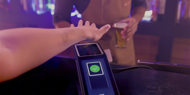 Pagar la cuenta como un caballero Jedi: esta nueva tecnología de Amazon podría derrocar a las tarjetas